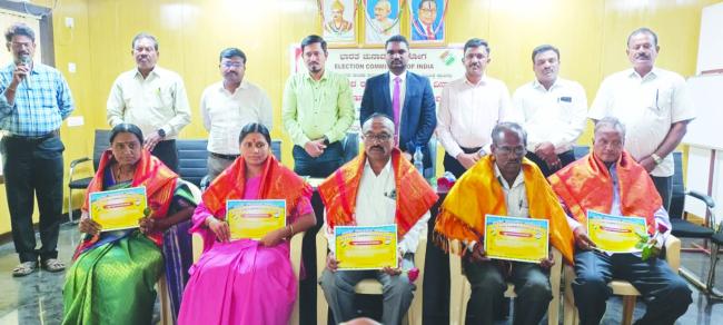 ಮತವನ್ನು ಮಾರಿಕೊಳ್ಳದೆ ದಾನ ಮಾಡಿ: ನ್ಯಾ.ಸುನೀಲ ಕುಮಾರ 