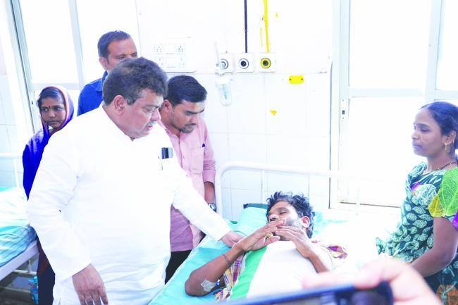 ಕಾರ್ಮಿಕರನ್ನು ಭೇಟಿ ಮಾಡಿ ಸಚಿವ ಎಂ. ಬಿ. ಪಾಟೀಲ 