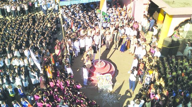 ಅದ್ದೂರಿಯಾಗಿ ಜರುಗಿದ 76ನೇ ಗಣರಾಜ್ಯೋತ್ಸವದ ಸಂಭ್ರಮಾಚರಣೆ