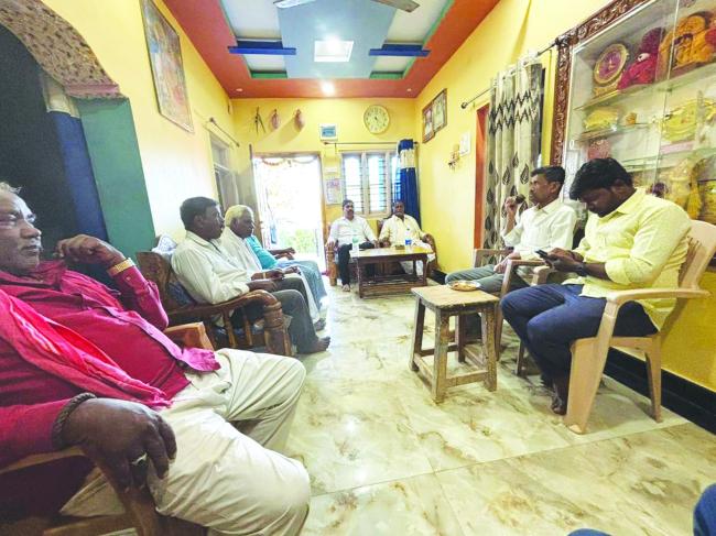 ರೈತರಿಗೆ ತಕ್ಕ ಪರಿಹಾರ ನೀಡಬೇಕು: ಶ್ರೀಕಾಂತ ದುಂಡಿಗೌಡ್ರ