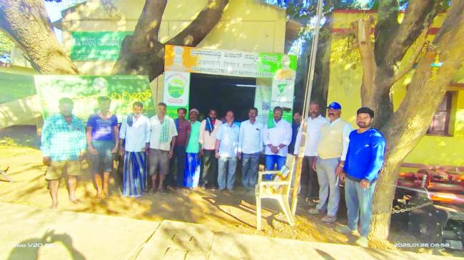 76 ನೇ ಧ್ವಜಾರೋಹಣ ನೇರವೇರಿಸಿದ ಸಂತೋಷ