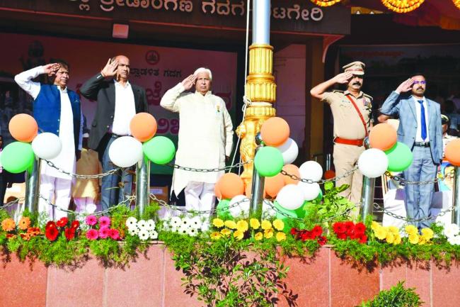 76ನೇ ಗಣರಾಜ್ಯೋತ್ಸವ ದ್ವಜಾರೋಹಣ ನೆರವೇರಿಸಿದ ಸಚಿವ ಎಚ್‌.ಕೆ.ಪಾಟೀಲ