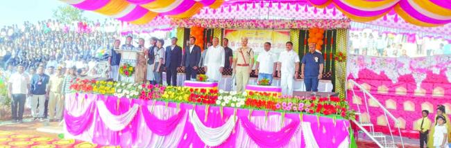 ಇಂಡಿ ತಾಲ್ಲೂಕಿನಾದ್ಯಂತ 76ನೇ ಗಣರಾಜ್ಯೋತ್ಸವದ ಸಂಭ್ರಮ