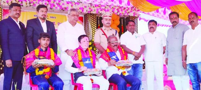 ಗಣರಾಜ್ಯೋತ್ಸವ: ಸಾಧಕರಿಗೆ ಸನ್ಮಾನ