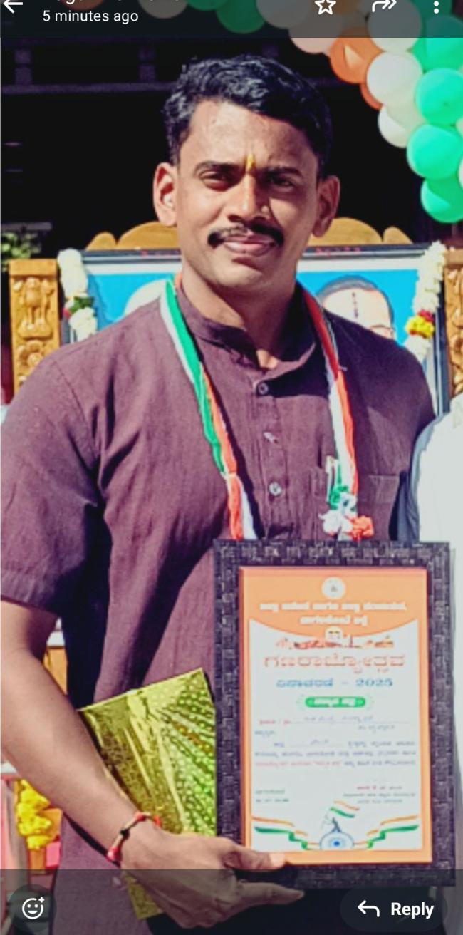 ಜಿಲ್ಲಾ ಮಟ್ಟದ ಗಣರಾಜ್ಯೋತ್ಸವ ಪ್ರಶಸ್ತಿ ಪಡೆದ ಯೋಗ ಗುರು ರಾಘವೇಂದ್ರ ನೀಲನ್ನವರ 