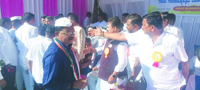 ಅಧಿಕಾರಿಗಳು ಮತ್ತು ಜನಪ್ರತಿನಿಧಿಗಳ ನಡುವೆ ಮಾತಿನ ಸಮರ