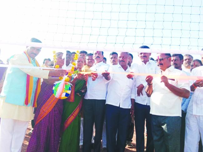 *ಶಾಲೆಯ  ಅಭಿವೃದ್ಧಿಗೆ  ಹೆಚ್ಚಿನ  ಒತ್ತು: ಸುನಂದಾ  ವಾಲಿಕಾರ