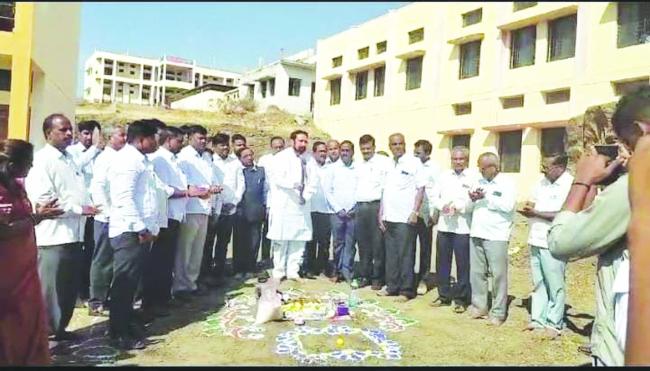 ಮಹಾವಿದ್ಯಾಲಯ ಕೊಠಡಿಗಳ ಶಾಸಕ ಲಕ್ಷ್ಮಣ ಸವದಿ ಭೂಮಿ ಪೂಜೆ