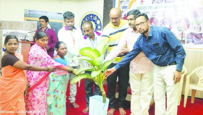 ಆರೋಗ್ಯ ಕಾಪಾಡುವಲ್ಲಿ ಆಶಾ ಕಾರ್ಯಕರ್ತೆಯರ ಪಾತ್ರ ಮಹತ್ವದಿದೆ ಫಾಽಽ ಸಂತೋಷ