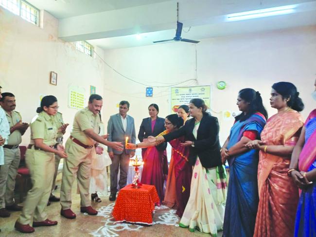 ಧಾರವಾಡ ಕೇಂದ್ರ ಕಾರಾಗೃಹದಲ್ಲಿನ ಮಹಿಳಾ ಬಂಧಿಗಳಿಗೆ ಮೂರು ತಿಂಗಳ ಬ್ಯೂಟಿ ಪಾರ್ಲರ್ ತರಬೇತಿ ಶಿಬಿರ