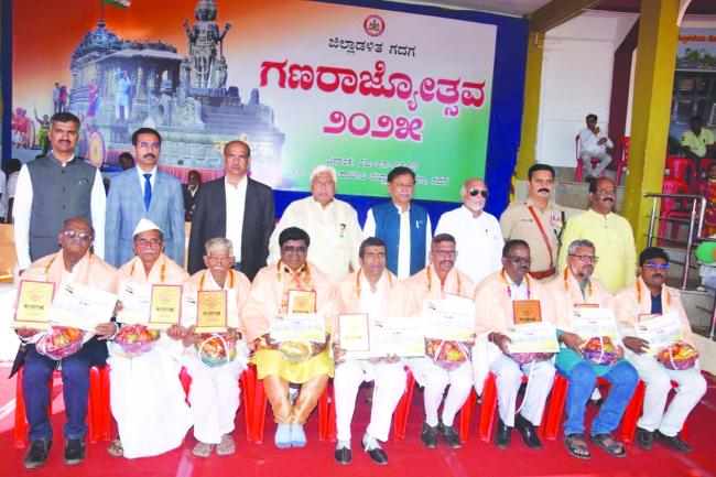 ಗಣರಾಜ್ಯೋತ್ಸವ ದಿನಾಚರಣೆಯಲ್ಲಿ ಮಲ್ಲಪ್ಪ ಭಾವಿಮನಿ ಅವರಿಗೆ ಸನ್ಮಾನ