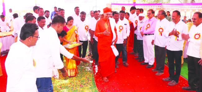 ಸಂಸ್ಕಾರ ನೀಡುವ ಕಾರ್ಯ ಮಾಡುತ್ತಿವೆ ಮಠಗಳು: ಪ್ರಭುಶ್ರೀ