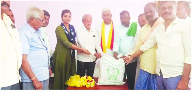 ರೇಷ್ಮೆ ಕೃಷಿಕ ಫಲಾನುಭವಿಗಳಿಗೆ ಸಹಾಯಧನ ಆದೇಶ ಪತ್ರ ವಿತರಣೆ