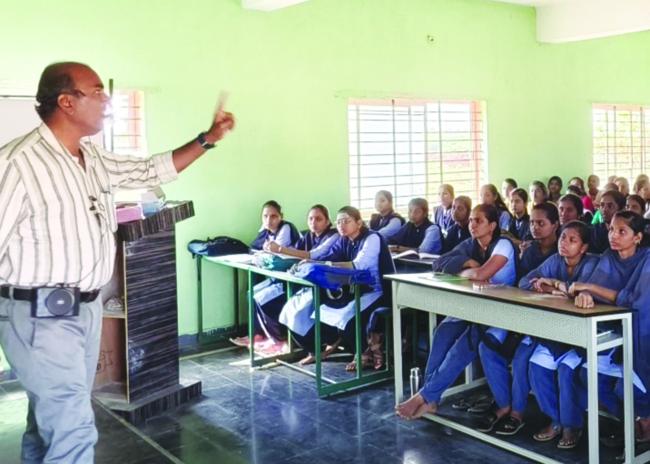 ಸ್ಪರ್ಧಾತ್ಮಕ ಜಗತ್ತಿನಲ್ಲಿ ಇಂಗ್ಲಿಷ್ ಜ್ಞಾನ ಅಗತ್ಯ 