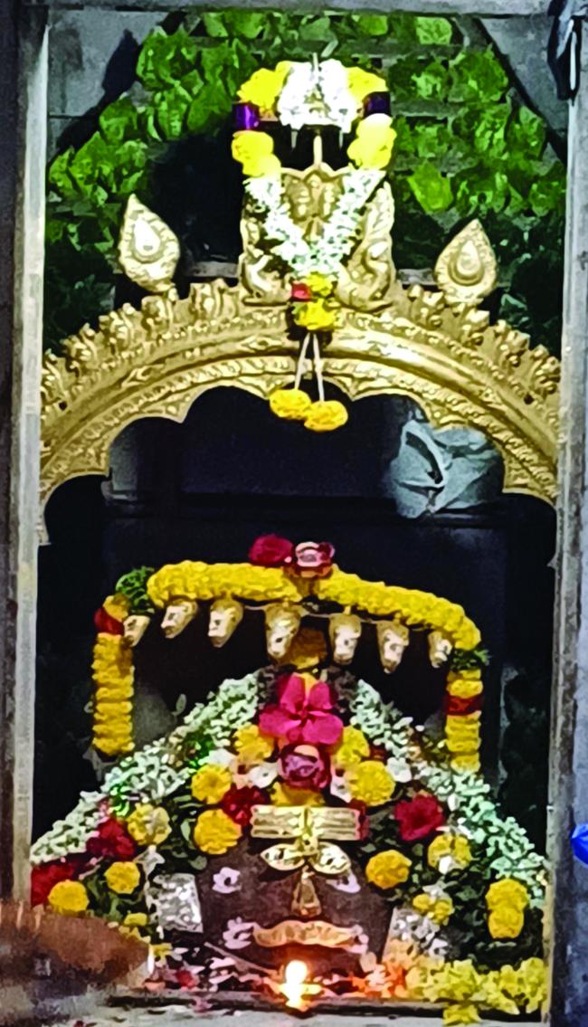 ಸಣಾಪುರ ಉದ್ಬವ ವೀರಭಧ್ರೇಶ್ವರನಿಗೆ ವಿಶೇಷ ಪೂಜೆ