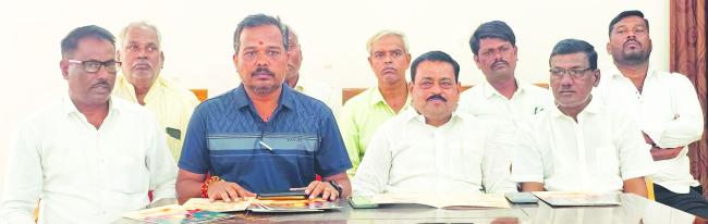 ಎಲ್ಲ ಹಂಡೆವಜೀರ ಸಮಾಜ ಬಾಂದವರು ಹೆಚ್ಚಿನ ಸಂಖ್ಯೆಯಲ್ಲಿ ಬಾಗವಹಿಸಿ ಯಶಸ್ವಿಗೊಳಿಸಬೇಕು:  ನಾಗರಾಜ ತಂಗಡಗಿ