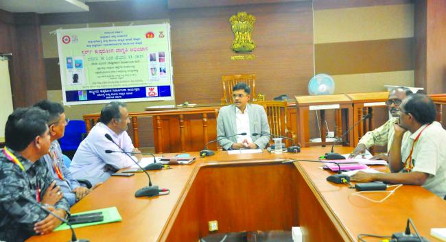 ಬಾಧಿತ ಪ್ರದೇಶಗಳಲ್ಲಿ ಹೆಚ್ಚಿನ ಜಾಗೃತಿ ಮೂಡಿಸಿ - ಜಿಲ್ಲಾಧಿಕಾರಿ ನಲಿನ್ ಅತುಲ್