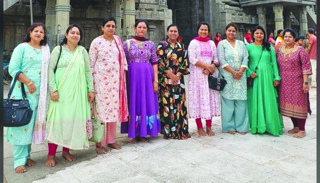 ಉಮಾ ತಂಬ್ರಳ್ಳಿ ನೇತೃತ್ವದಲ್ಲಿ ಪ್ರವಾಸ ಕೈಗೊಂಡಿರುವ ತಂಡ