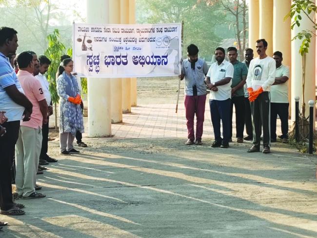 ಸ್ವಚ್ಛ ಭಾರತ ಅಭಿಯಾನಕ್ಕೆ ಹಿರಿಯ ದಿವಾಣಿ ನ್ಯಾಯಾಧೀಶ ಜಗದೀಶ ಬಿಸೇರೊಟ್ಟಿ ಚಾಲನ 