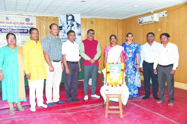 ಗಾಂಧೀಜಿಯವರ ಆತ್ಮಚರಿತ್ರೆಯನ್ನು ವಿದ್ಯಾರ್ಥಿಗಳು ಓದಿ ಅವರ ತತ್ವಗಳನ್ನು ಅರಿಯಬೇಕು : .ಶಾಂತಾದೇವಿ