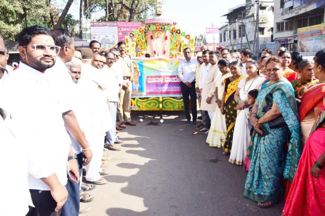 ಜಿಲ್ಲಾಡಳಿತದಿಂದ ಮಡಿವಾಳ ಮಾಚಿದೇವ ಜಯಂತಿ ಅರಸ ಮೇಲಲ್ಲ ಅಗಸ ಕೀಳಲ್ಲ ಎಲ್ಲರೂ ಸಮಾನ: ಶಂಕರ್ ಮಾರಿಹಾಳ