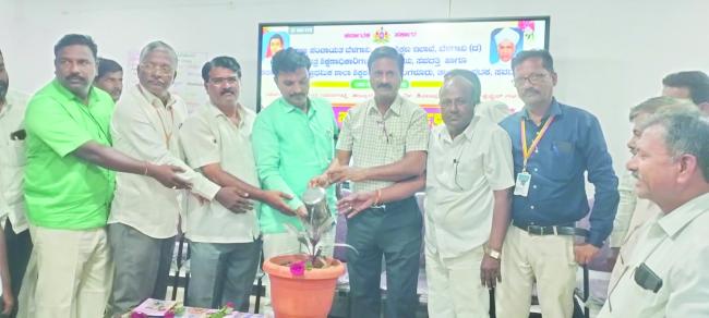 ಪಟ್ಟಣದ ಸರಕಾರಿ ಮಾದರಿ ಪ್ರಾಥಮಿಕ ಶಾಲೆಯಲ್ಲಿ ಶನಿವಾರ ಗುರುಸ್ಪಂದನ ಕಾರ್ಯಕ್ರಮ