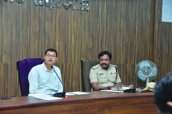 ಜಿಲ್ಲಾ ಮಟ್ಟದ ರಸ್ತೆ ಸುರಕ್ಷತಾ ಸಮಿತಿ ಸಭೆಯಲ್ಲಿ ಡಿಸಿ ಪ್ರಶಾಂತ್ ಕುಮಾರ್ ಮಿಶ್ರಾ ಸೂಚನೆ ರಸ್ತೆ ಸುರಕ್ಷತೆ ಕಾಳಜಿ ವಹಿಸಿ