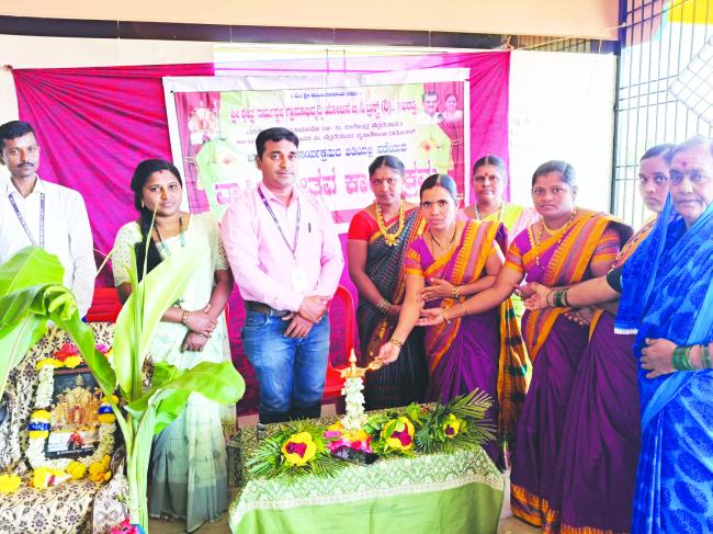 ಸವದತ್ತಿ ತಾಲೂಕಿನ ಕುರುವಿನಕೊಪ್ಪ ಗ್ರಾಮದಲ್ಲಿ, ಶ್ರದ್ಧಾ ಜ್ಞಾನವಿಕಾಸ ಕೇಂದ್ರದ ವಾರ್ಷಿಕೋತ್ಸವದ  ಕಾರ್ಯಕ್ರಮ  