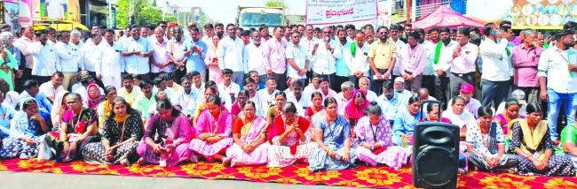 ತಹಶೀಲ್ದಾರ ಕರ್ತವ್ಯಕ್ಕೆ ಅಡ್ಡಿ, ಜೀವ ಬೆದರಿಕೆ: ಸೂಕ್ತ ಕಾನೂನು ಕ್ರಮಕ್ಕೆ ಆಗ್ರಹ