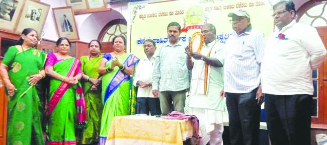 ಕನ್ನಡ ಉಳಿಸಿ, ಕನ್ನಡ ಬೆಳೆಸಲು ಪಣ ತೊಡಿ: ಸತೀಸ ತುರಮರಿ