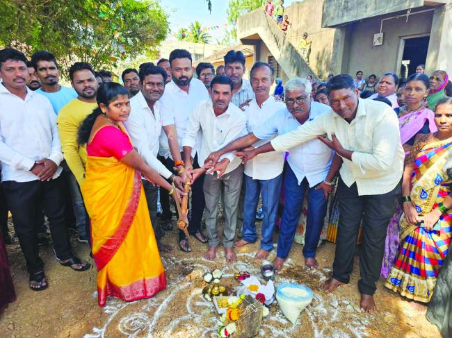 ಬೆಳಗಾವಿ ಗ್ರಾಮೀಣ ಕ್ಷೇತ್ರದಲ್ಲಿ ಅಭಿವೃದ್ಧಿ ಕಾರ್ಯಕ್ರಮಗಳ ಮೆರವಣಿಗೆ ಸಚಿವೆ ಲಕ್ಷ್ಮೀ ಹೆಬ್ಬಾಳಕರ್ ಅನಾರೋಗ್ಯದ ಮಧ್ಯೆಯೂ ನಿಲ್ಲದ ಯೋಜನೆಗಳ ಸರಣಿ 