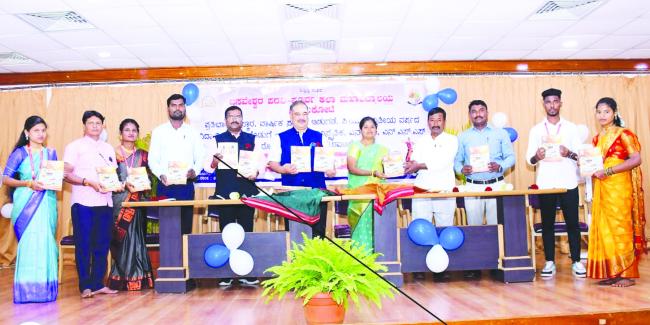 ಓದುವುದೇ ಕಾಯಕವಾಗಲಿ: ಕವಿತಾ.ಪಿ.ಜಂಗವಾಡ