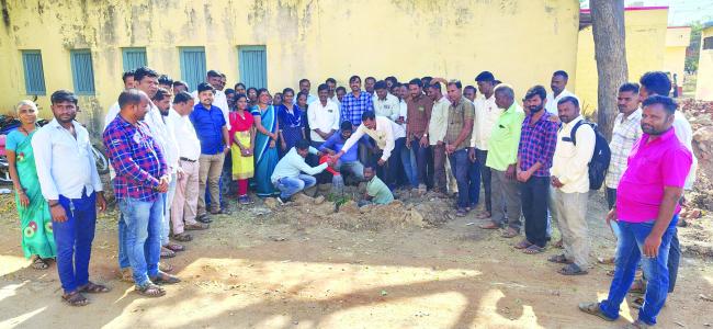 ನರೇಗಾ ದಿನಾಚರಣೆ ಪ್ರಯುಕ್ತ ಸಸಿ ನೆಡುವ ಕಾರ್ಯಕ್ರಮಕ್ಕೆ ಚಾಲನೆ