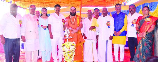 ಮನುಕುಲಕ್ಕೆ ಜಗದ್ಗುರು ಮೌನೇಶ್ವರ ಸ್ವಾಮಿಯೇ ದಾರಿ ದೀಪ: ಶಂಕರಾನಂದ ಸರಸ್ವತಿ ಶ್ರೀಗಳು 