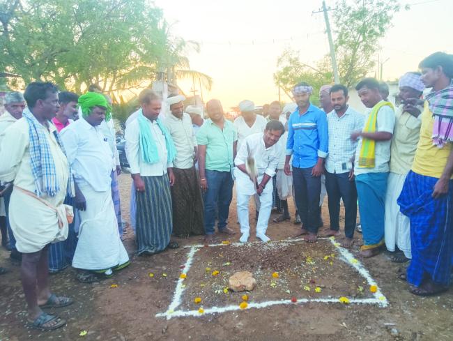 ನಿಗದಿತ ಅವಧಿಗೆ ಕಾಮಗಾರಿ ಪೂರ್ಣಗೊಳಿಸಿ : ಶಾಸಕ ಡಾ. ಚಂದ್ರು ಲಮಾಣಿ 