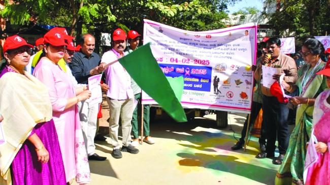 ವಿಶ್ವ ಕ್ಯಾನ್ಸರ್ ದಿನಾಚರಣೆ: ಜನ ಜಾಗೃತಿ ಜಾಥದಲ್ಲಿ ಡಿಹೆಚ್‌ಓ ಡಾ.ಯಲ್ಲಾ ರಮೇಶ್ ಬಾಬು ಮನವಿ
