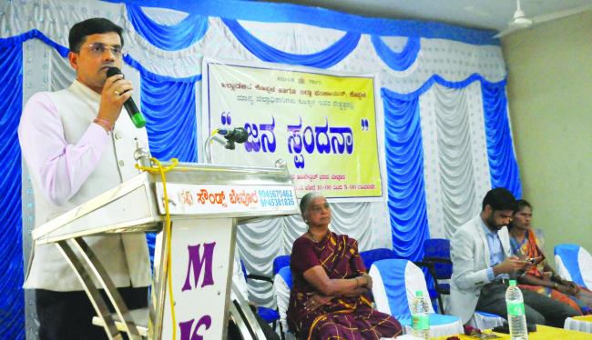 ಬೇವೂರು ಗ್ರಾಮದಲ್ಲಿ ಜನಸ್ಪಂದನಾ ಹೋಬಳಿ ಹಂತದಲ್ಲಿಯೇ ಜನರ ಸಮಸ್ಯೆಗಳ ಇತ್ಯರ್ಥಕ್ಕೆ ಕ್ರಮ - ಜಿಲ್ಲಾಧಿಕಾರಿ ನಲಿನ್ ಅತುಲ್ 