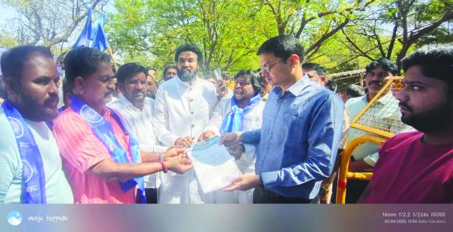 ಎಸ್‌.ಸಿ. ವರ್ಗೀಕರಣ ಕುರಿತು ಮಾಜಿ ಸಚಿವ ಬಿ, ಶ್ರೀರಾಮುಲು ನೇತೃತ್ವದಲ್ಲಿ ಬೃಹತ್ ತಮಟೆ ಚಳುವಳಿ