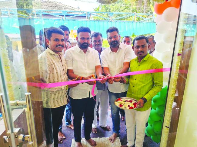 ಗಾಂಧೀಜಿ ಕಲ್ಪನೆಯ ಸ್ವದೇಶಿ, ಗ್ರಾಮ ಸ್ವರಾಜ್ ಬಲಪಡಿಸಲು ಖಾದಿ ಖರೀದಿಸಿ: ಚನ್ನರಾಜ ಹಟ್ಟಿಹೊಳಿ