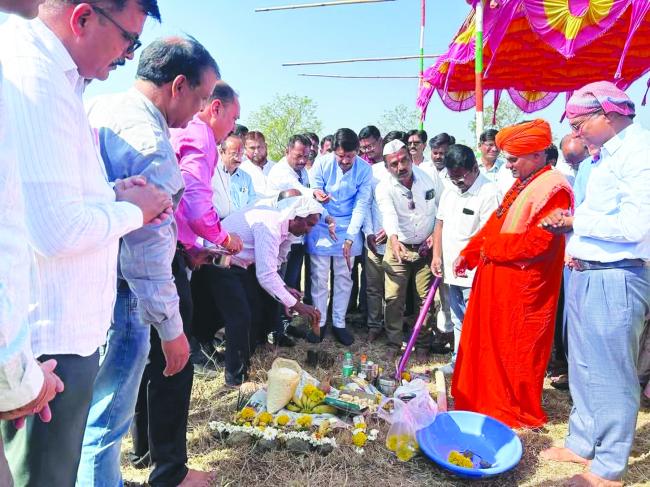 ಅಥಣಿ ಆಯುಷ್ ಭವನ ನಿರ್ಮಾಣಕ್ಕೆ ಚಿದಾನಂದ ಸವದಿ ಭೂಮಿ  ಪೂಜೆ 
