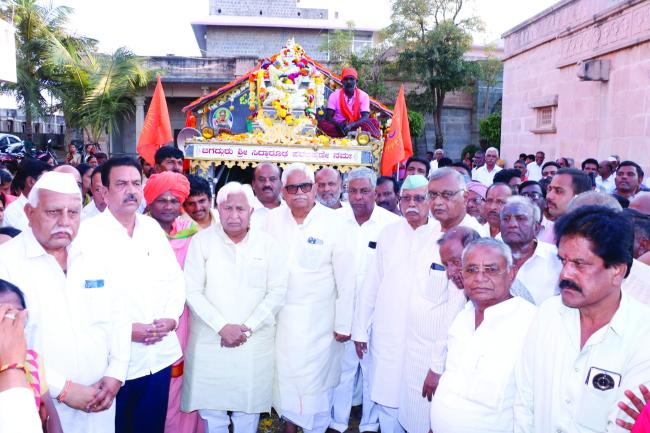 ‘ಶ್ರೀ ಸಿದ್ಧಾರೂಢ’ ಕಥಾಮೃತ ಗ್ರಂಥದ ಶತಮಾನೋತ್ಸವ: ಸಂಚರಿಸುತ್ತಿರುವ ‘ಜಗದ್ಗುರು ಶ್ರೀ ಸಿದ್ಧಾರೂಢ ಜ್ಯೋತಿ ರಥ ಯಾತ್ರೆ’ಗೆ ಸ್ವಾಗತ