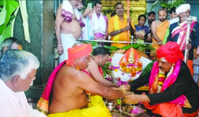 ಮೈಲಾರಲಿಂಗೇಶ್ವರ ಜಾತ್ರೆ ಗೆ ಹಾಲು ಉಕ್ಕಿಸುವ ಮೂಲಕ ಚಾಲನೆ