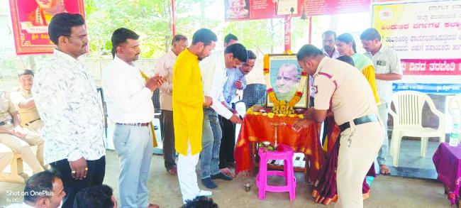 ವಸತಿ ನಿಲಯದ ವಿದ್ಯಾರ್ಥಿಗಳನ್ನು ಮನೆ ಮಕ್ಕಳಂತೆ ಕಾಣಿ: ಕುಲಕರ್ಣಿ