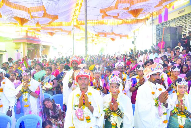 ಬಸಾಪುರ ಗ್ರಾಮದಲ್ಲಿ ನಡೆದ ಬಸಾಪುರ  ಆಲದಮ್ಮದೇವಿ ಹಾಗೂ ಇಪ್ಪಿಕೊಪ್ಪ ಆಲದಮ್ಮದೇವಿ ದೇವಸ್ಥಾನ ಉದ್ಘಾಟನೆ,