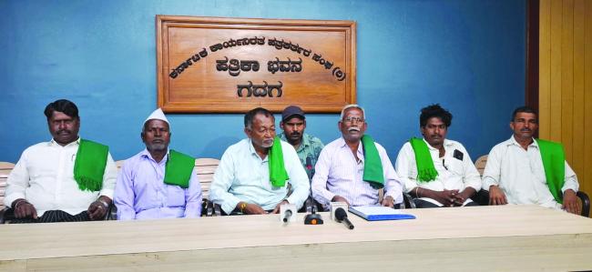 ರೈಲ್ವೆ ಮಾರ್ಗ, ಮುಂಡರಗಿ ಆಶ್ರಯ ನಿರ್ಗತಿಕರಿಗೆ ವಾಜಪೇಯಿ ವಸತಿ ಯೋಜನೆ ಅಡಿಯಲ್ಲಿ ವಸತಿ ನಿರ್ಮಾಣ ಮಾಡಿ ಕೊಡುವ ಬಗ್ಗೆ