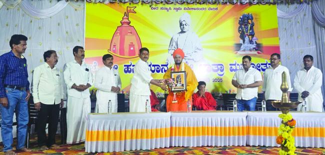 ಮನದ ಕಳೆಯನ್ನು ಕಿತ್ತೊಗೆಯಲು ಅಧ್ಯಾತ್ಮ ಅವಶ್ಯಕ: ಶ್ರೀ ಪ್ರಭುಕುಮಾರ ಶ್ರೀಗಳು 