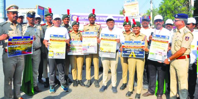 ರಾಷ್ಟ್ರೀಯ ರಸ್ತೆ ಸುರಕ್ಷತೆ ಮಾಸಾಚರಣೆಯ ಕಾಲ್ನಡಿಗೆ ಜಾಥಕ್ಕೆ ಚಾಲನೆ