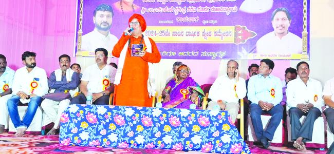 ಮಕ್ಕಳ ಮನಸ್ಸಿನಲ್ಲಿ ಒಳ್ಳೆಯ ಆಚಾರ ವಿಚಾರ ತುಂಬಿ: ಚಂದ್ರಶೇಖರಶ್ರೀ