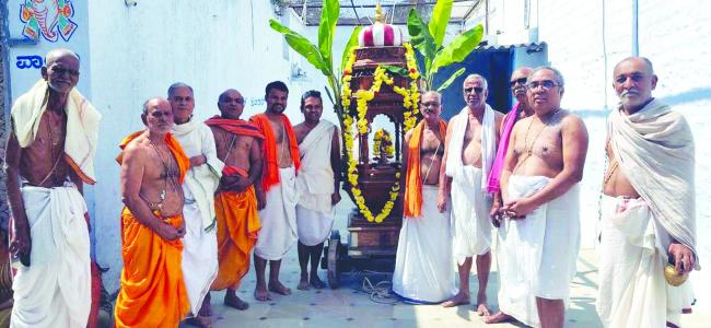 ಮಧ್ವ ನವಮಿ ನಿಮಿತ್ತ ಕಂಪ್ಲಿಯಲ್ಲಿ ವಿವಿಧ ಧಾರ್ಮಿಕ ಕಾರ್ಯಕ್ರಮಗಳು- ಸರ್ವಮೂಲ ಗ್ರಂಥ ರಥೋತ್ಸವ