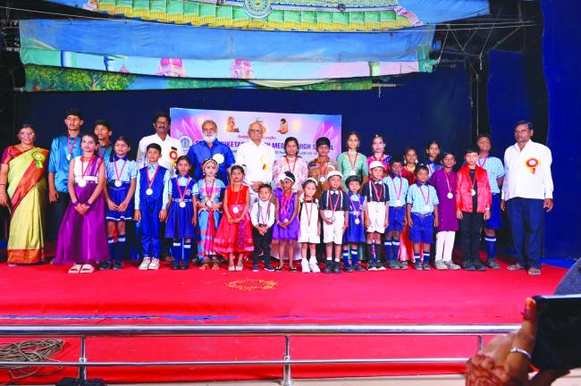 ಶಾಂತಿನಿಕೇತನ ಇಂಗ್ಲೀಷ್ ಮಾಧ್ಯಮ ಪ್ರೌಢಶಾಲಾ ವಾರ್ಷಿಕೋತ್ಸವ ಕಾರ್ಯಕ್ರಮ